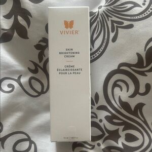 ViVI Skin Brightening Cream - Cream Packaging